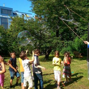 ommerparty mit Riesenseifenseifenblasen